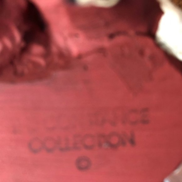 Constance Collection Santa Claus Shelf Figurine - Picture 5 of 5